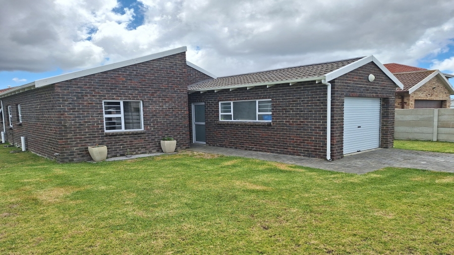 3 Bedroom Property for Sale in Overbaakens Eastern Cape